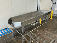 Complete rvs productielijn met transportband, bunker en werktafel - afbeelding 8 van  11