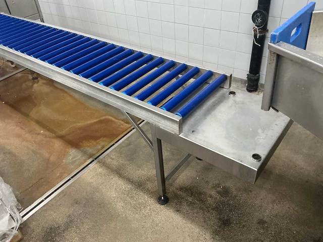 Complete rvs productielijn met transportband, bunker en werktafel - afbeelding 4 van  14