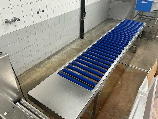 Complete rvs productielijn met transportband, bunker en werktafel - afbeelding 7 van  14