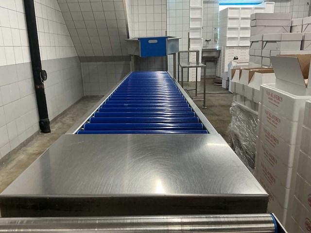 Complete rvs productielijn met transportband, bunker en werktafel - afbeelding 8 van  14