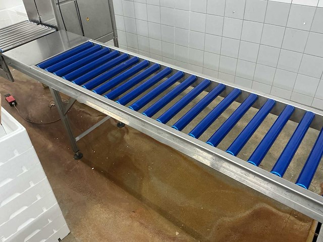 Complete rvs productielijn met transportband, bunker en werktafel - afbeelding 9 van  14