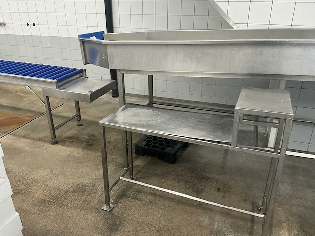 Complete rvs productielijn met transportband, bunker en werktafel - afbeelding 13 van  14