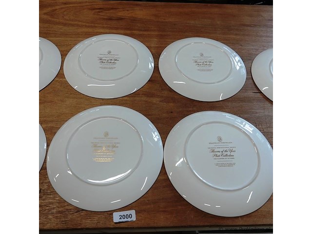 Complete serie flowers of the year borden franklin porcelain in samenwerking met wedgwood - afbeelding 2 van  18