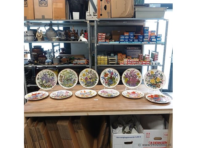 Complete serie flowers of the year borden franklin porcelain in samenwerking met wedgwood - afbeelding 1 van  18