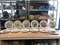 Complete serie flowers of the year borden franklin porcelain in samenwerking met wedgwood - afbeelding 1 van  18