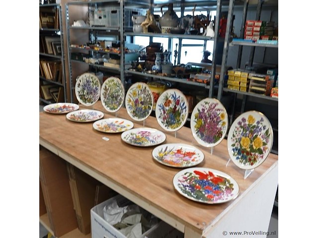 Complete serie flowers of the year borden franklin porcelain in samenwerking met wedgwood - afbeelding 11 van  18