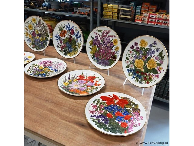 Complete serie flowers of the year borden franklin porcelain in samenwerking met wedgwood - afbeelding 12 van  18