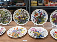 Complete serie flowers of the year borden franklin porcelain in samenwerking met wedgwood - afbeelding 13 van  18