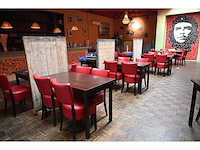 Complete set 1/2 restaurantmeubilair 35 tafels en 103 stoelen