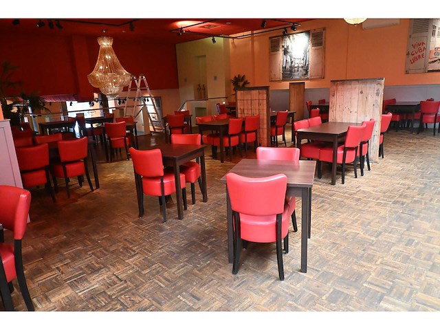Complete set 1/2 restaurantmeubilair 35 tafels en 103 stoelen - afbeelding 6 van  12