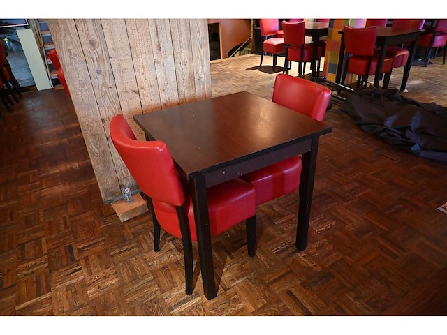Complete set 2/2 restaurantmeubilair 33 tafels en 77 stoelen - afbeelding 1 van  24