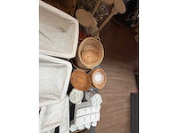 Complete set broodmanden, glazen kannen, dessertschalen, etagiere, etc. - afbeelding 5 van  8