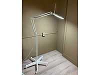 Complete set: hot stone massage, lamp met licht en loep, waxverwarmer en kar - afbeelding 2 van  6