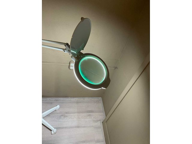 Complete set: hot stone massage, lamp met licht en loep, waxverwarmer en kar - afbeelding 3 van  6