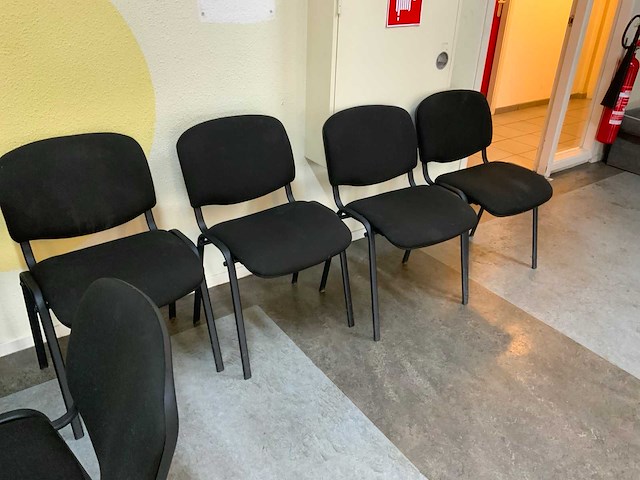 Complete set kantine meubilair - 9 tafels en 33 stoelen - afbeelding 5 van  7