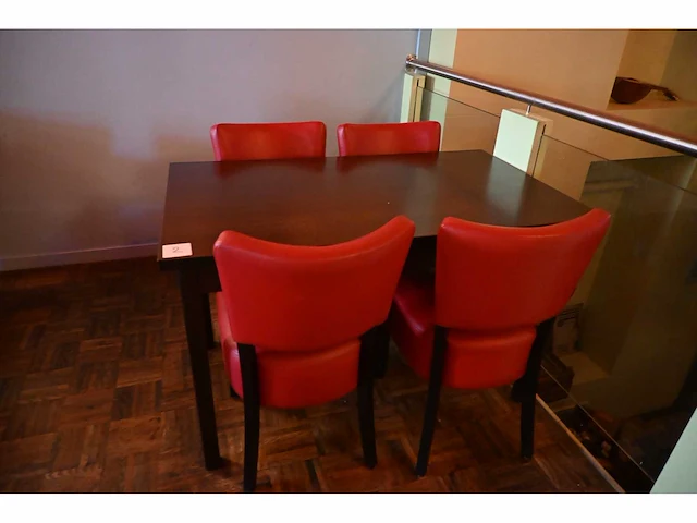 Complete set restaurantmeubilair 30 tafels en 77 stoelen - afbeelding 11 van  24