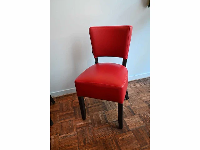 Complete set restaurantmeubilair 30 tafels en 77 stoelen - afbeelding 18 van  24
