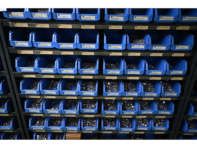 Complete voorraad (rvs) installatiematerialen - inclusief ca. 845 kunststof voorraadbakken - afbeelding 20 van  23