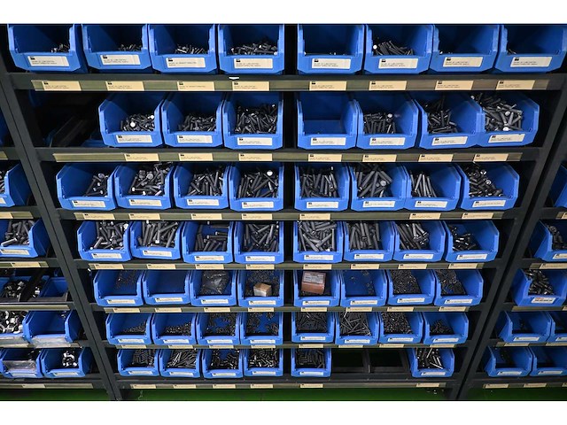 Complete voorraad (rvs) installatiematerialen - inclusief ca. 845 kunststof voorraadbakken - afbeelding 23 van  23
