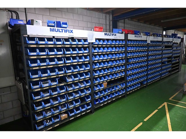 Complete voorraad (rvs) installatiematerialen - inhoud van 845 kunststof voorraadbakken - afbeelding 1 van  14