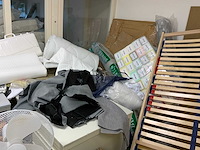 Complete voorraadruimte met beddengoed, ritsen, verpakkingsmateriaal, samples, terrasbeschermers, textielvoorraad, etc. - afbeelding 12 van  23