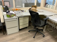 Complete voorraadruimte met beddengoed, ritsen, verpakkingsmateriaal, samples, terrasbeschermers, textielvoorraad, etc. - afbeelding 14 van  23