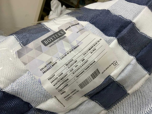 Complete voorraadruimte met beddengoed, ritsen, verpakkingsmateriaal, samples, terrasbeschermers, textielvoorraad, etc. - afbeelding 19 van  23