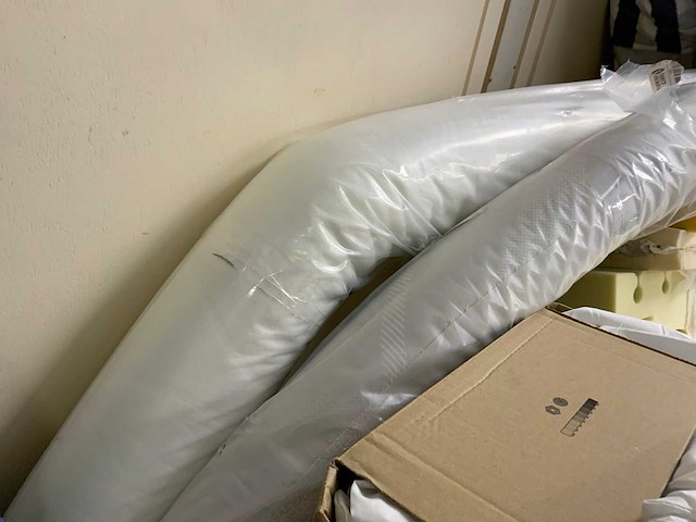 Complete voorraadruimte met beddengoed, ritsen, verpakkingsmateriaal, samples, terrasbeschermers, textielvoorraad, etc. - afbeelding 23 van  23