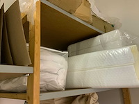 Complete voorraadruimte met beddengoed, ritsen, verpakkingsmateriaal, samples, terrasbeschermers, textielvoorraad, etc. - afbeelding 6 van  23