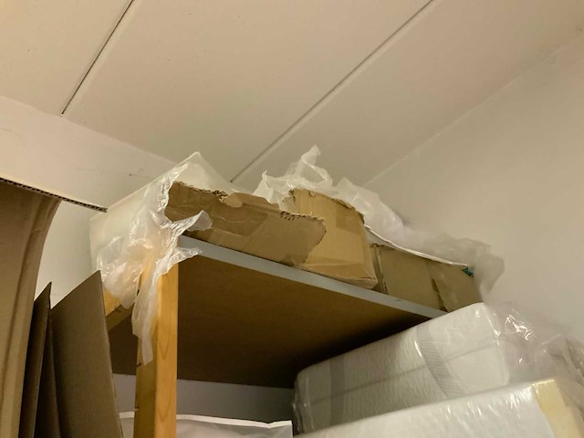 Complete voorraadruimte met beddengoed, ritsen, verpakkingsmateriaal, samples, terrasbeschermers, textielvoorraad, etc. - afbeelding 7 van  23