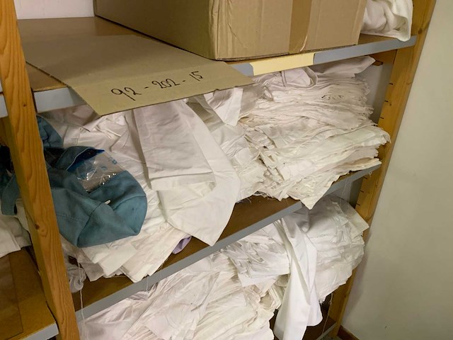 Complete voorraadruimte met beddengoed, ritsen, verpakkingsmateriaal, samples, terrasbeschermers, textielvoorraad, etc. - afbeelding 9 van  23