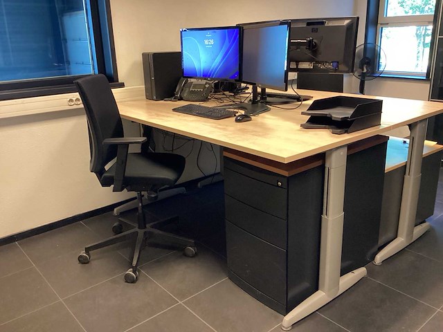 Complete werkplek - afbeelding 1 van  19