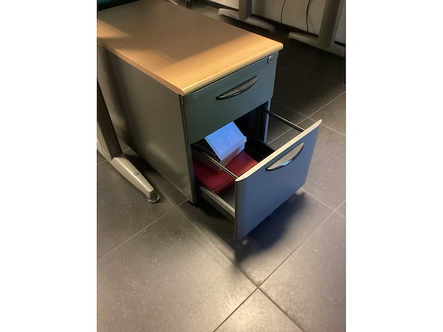 Complete werkplek - afbeelding 1 van  4