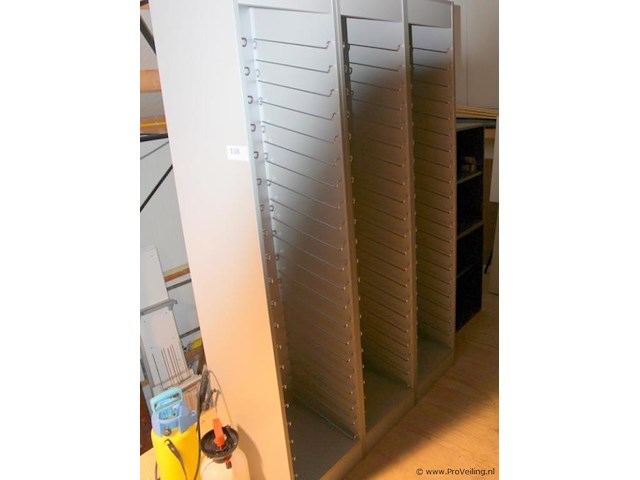 Complete zolderopruiming - afbeelding 20 van  22