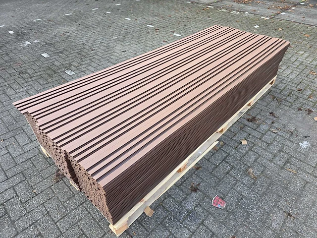 Composiet - gevelbekleding rhombusprofiel donkerhout (50x) - afbeelding 1 van  12