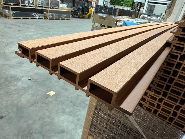 Composiet gevel plank (teak) (120x) - afbeelding 1 van  13