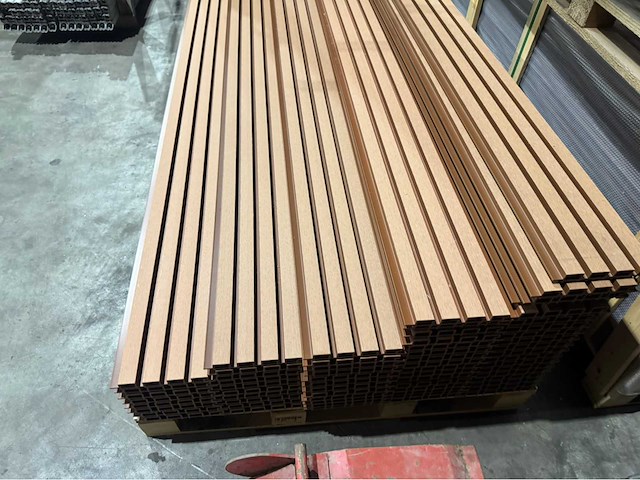 Composiet gevel plank (teak) (60x) - afbeelding 1 van  3