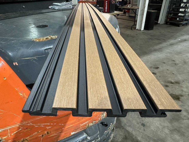 Composiet gevel plank (teak-black) (45x) - afbeelding 1 van  2