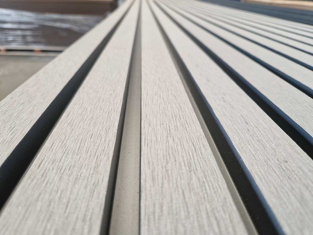 Composiet gevelbekleding rhombusprofiel 2900x219x26 mm (35x) - afbeelding 7 van  7