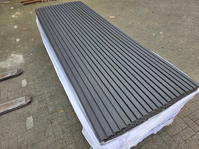 Composiet gevelbekleding rhombusprofiel antraciet (135x) - afbeelding 1 van  8