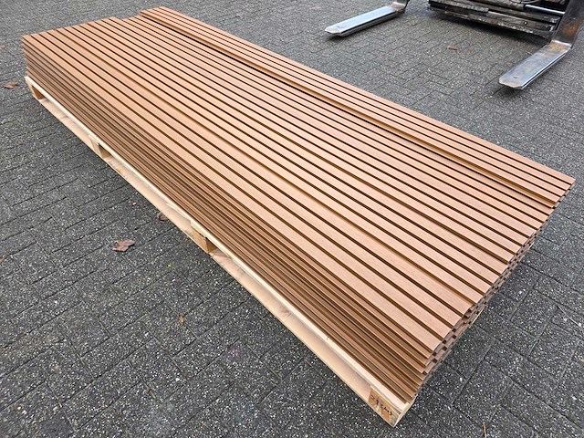 Composiet gevelbekleding rhombusprofiel donker eiken (100x) - afbeelding 6 van  7