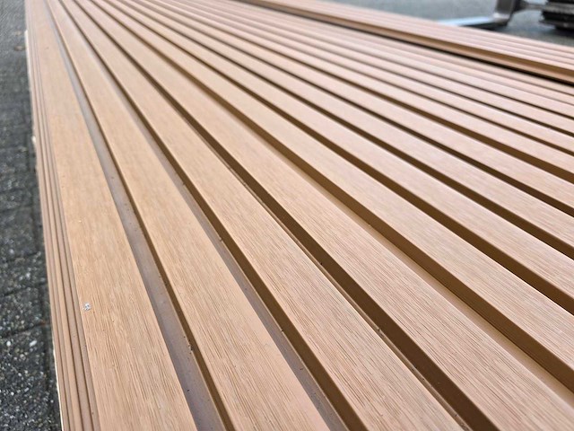 Composiet gevelbekleding rhombusprofiel donker eiken (100x) - afbeelding 2 van  7