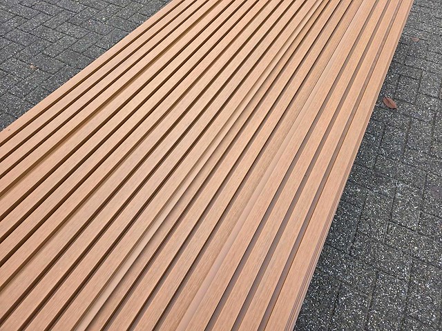 Composiet gevelbekleding rhombusprofiel donker eiken (50x) - afbeelding 7 van  7