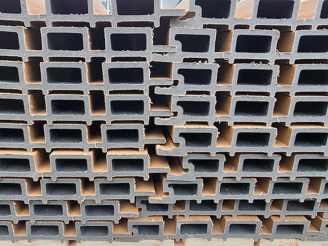 Composiet gevelbekleding rhombusprofiel donker eiken (50x) - afbeelding 4 van  4