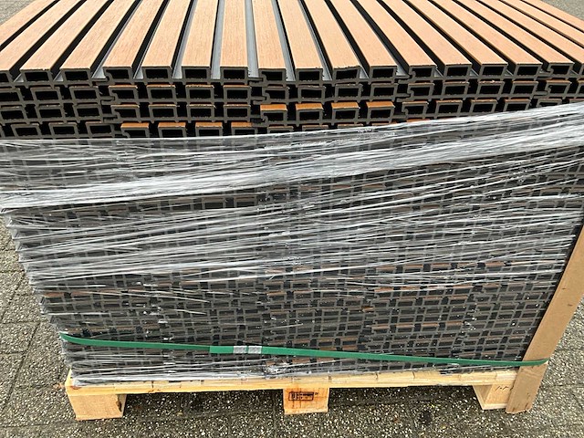 Composiet gevelbekleding rhombusprofiel eiken/zwart (135x) - afbeelding 7 van  7