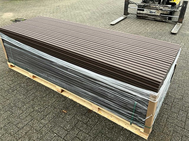 Composiet gevelbekleding rhombusprofiel ipe (20x) - afbeelding 1 van  8