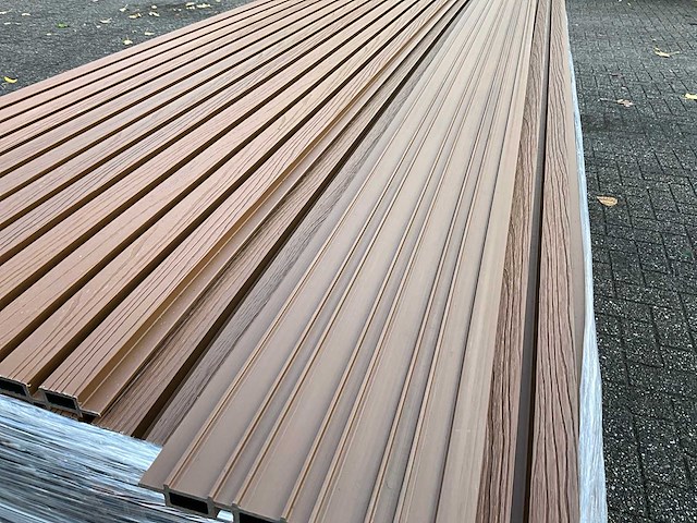 Composiet gevelbekleding rhombusprofiel teak (20x) - afbeelding 10 van  12