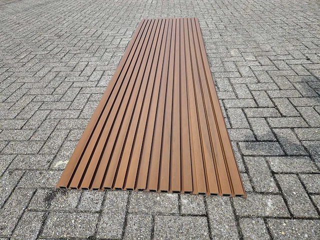 Composiet gevelbekleding rhombusprofiel teak (20x) - afbeelding 2 van  8