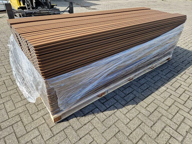 Composiet gevelbekleding rhombusprofiel teak (20x) - afbeelding 8 van  8