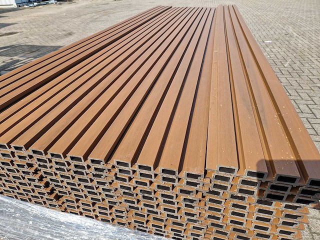 Composiet gevelbekleding rhombusprofiel teak (50x) - afbeelding 7 van  8
